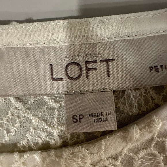 Loft Elegant Cream Lace Top size Small Petite - Picture 3 of 5